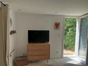 Interior - Separate bedroom with bathroom and toilet (Verfeil)