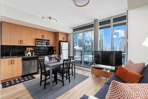 Bright and inviting living space with Smart TV and city views - City View 1BR - Walk to CN Tower & Union Station (Toronto)