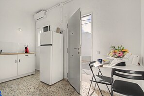 Private kitchen - Vacation Apartment 'Paseo Por Las Nubes' with Wi-Fi and Air Conditioning (San José de los Llanos)