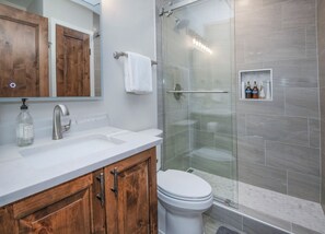 Bathroom - Just Listed- Peaceful 3-bedroom East Vail townhome, super convenient location! (Vail)