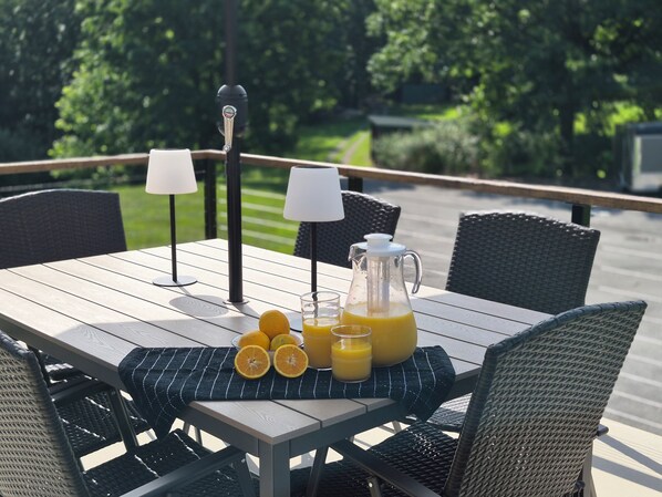 An outdoor table with a pitcher of orange juice, glasses, and oranges. - Peaceful Country 3 Bedroom Home near Martinsburg, Shepherdstown and Hagerstown. (Martinsburg)