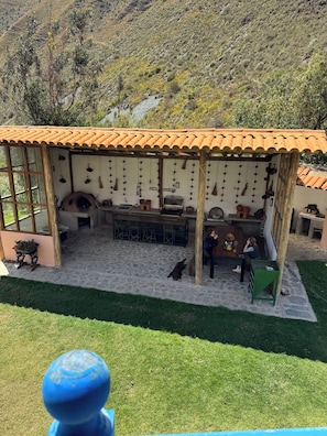 An outdoor patio with a tiled roof, stone flooring, and a rustic wooden structure. - Fantastic 4-bedroom house in Cusco perfect for your getaway (Cusco)