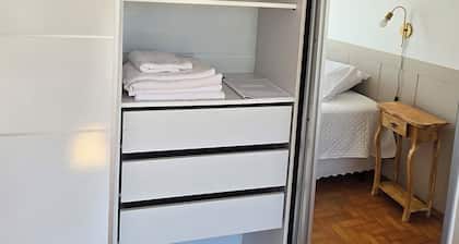 Excellent location near Medianeira. 2 bedrooms, parking and Starlink.