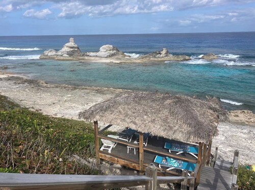 Blue Up Oceanview Villa – 1 Bed/ 1 Bath Upstairs