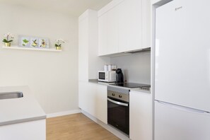 Private kitchen - Home2Book Bright Abades Apt, Pool & Gym (Abades)
