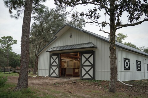 Historic 14-Acre Estate | Pool, Barn, Sleeps 15 ~Mabelle Estates~