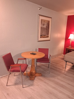 Dining - Cyclone Lodge By Fresh Stay (Harlan)