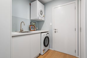 Interior - The Cove Escape - Cooks Beach Holiday Home (Cooks Beach)