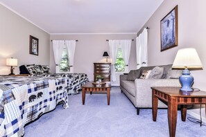 Room - Nestled on the banks of East Bay Little Saint Germain Lake! (St Germain)