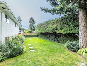 Property grounds - Cozy Langford Suite (Victoria)