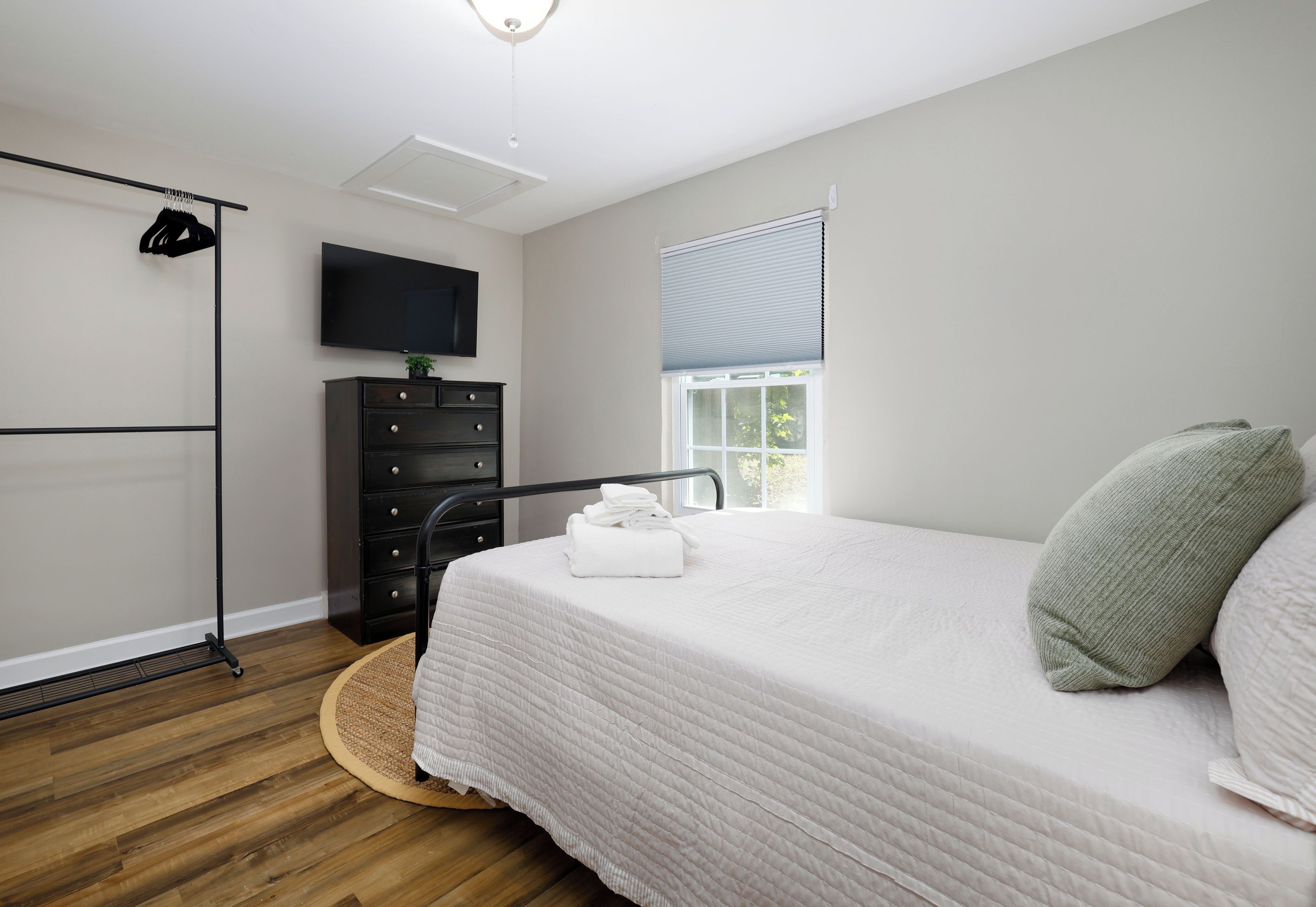 Bedroom 1 with queen size bed