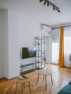 Living area - Peaceful 2-bedroom condo with AC, free parking, fast internet by Ohrid Lake (Struga)