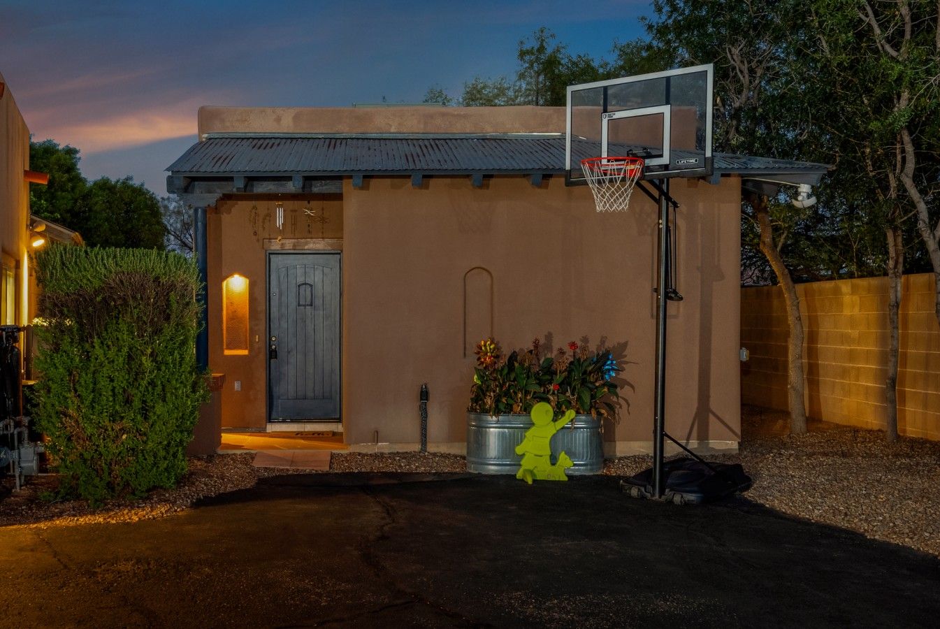 Welcome! This cozy and beautifully-styled guesthouse is ready for your stay!
