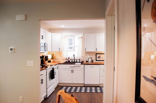 Charming Crookston Cottage