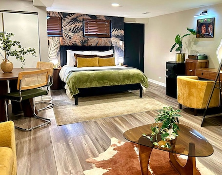 Private DC Studio - Free Parking - Lake Trail - Near Navy Yard + Capitol Hill