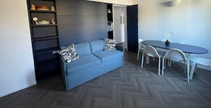 Interior - A 13-minute bike ride from downtown Forte dei Marmi: apartment with a terrace (Ripa- Pozzi-Ponterosso)