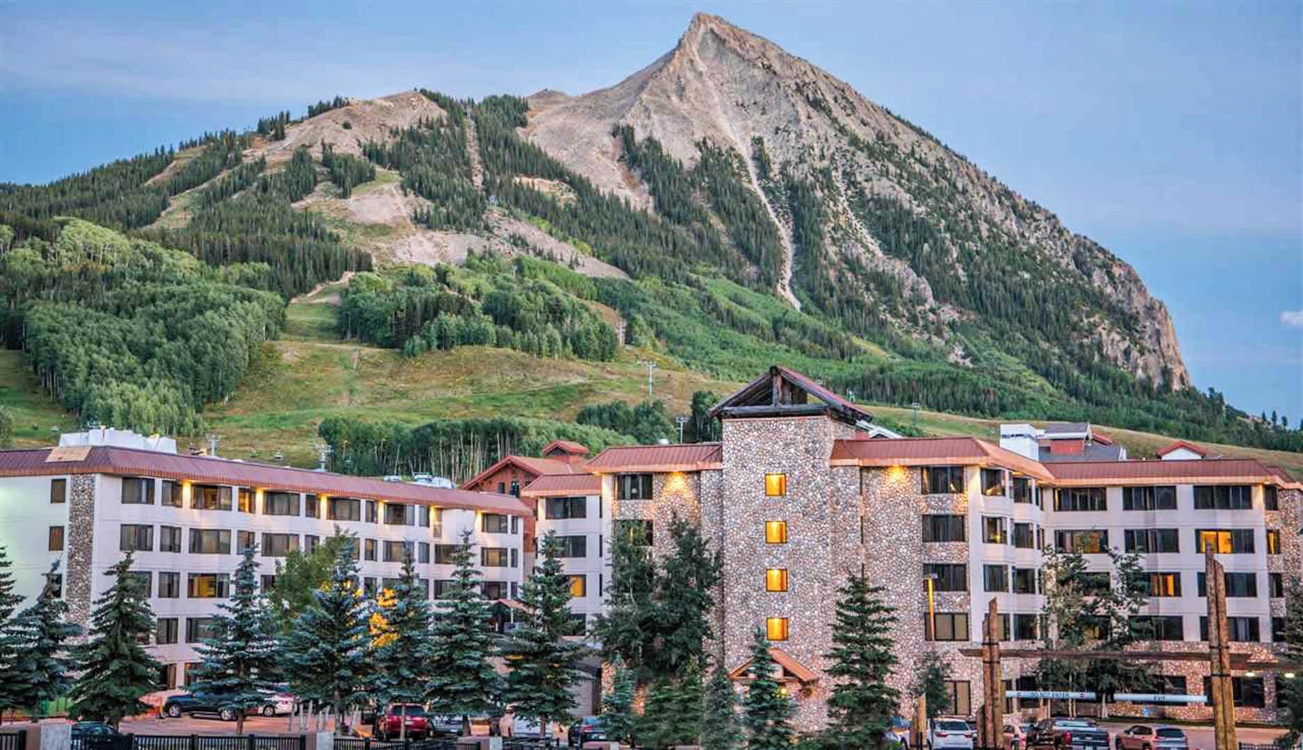 【The Grand Lodge】Summer here means wildflowers, singletrack and golf at the base