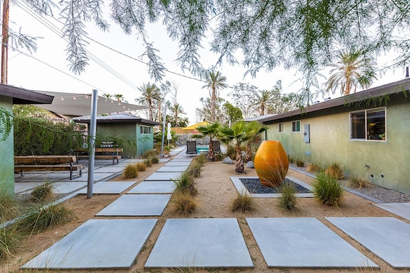 Property grounds - ENSENADA - Modern, Family-Friendly, Private Pool, Golfer's Paradise (La Quinta)