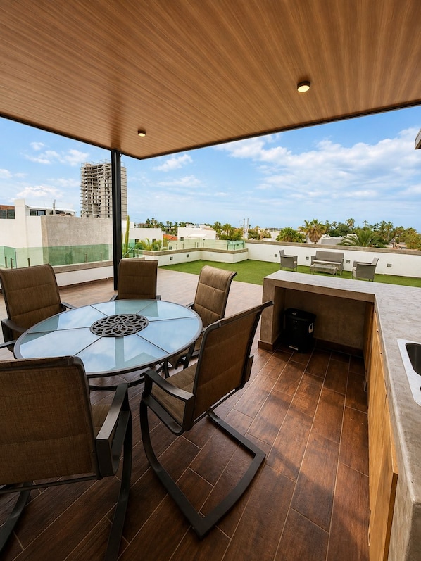 Outdoor dining - Vrbo Property (La Paz)