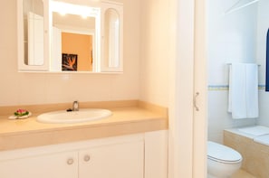 Bathroom - Bahía Meloneras Villas Bahmel01 (San Bartolomé de Tirajana)