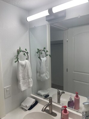 Bathroom - Adorable 1-bedroom house with heating and AC in pleasant Grove (Pleasant Grove)
