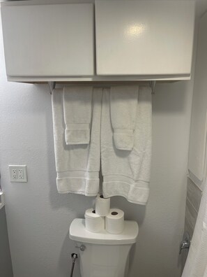 Bathroom - Adorable 1-bedroom house with heating and AC in pleasant Grove (Pleasant Grove)
