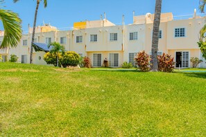 Exterior - Family House with Private Jacuzzi & Pool (Acapulco de Juárez)