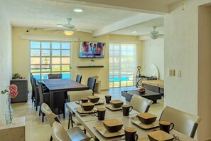Dining - Family House with Private Jacuzzi & Pool (Acapulco de Juárez)
