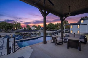A rooftop pool area with lounge chairs and a covered seating area. - 🌊 Palmilla at LBJ | Canal Front Pool, Boat Dock & Hill Country Lake Life 🚤 (Kingsland)