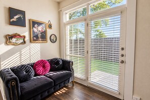 Interior - Vintage Dallas Hideaway - Cozy 1BR Near Downtown (Dallas)