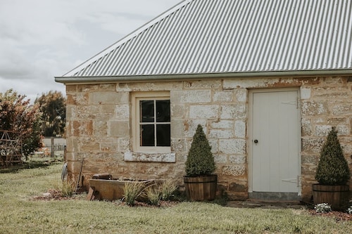 Shepherds Story - Simplistic Luxury Cottage, Ross