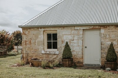 Shepherds Story - Simplistic Luxury Cottage, Ross