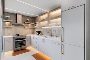 Private kitchen - Mod Pad 2.0 | Historic Ocotillo Lodge | Pool (Palm Springs)