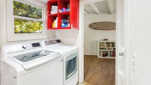 Laundry room - Windansea Bungalow by Avantstay Beach Cottage + Garden Patio Walk to Beach + Mins to La Jolla (La Jolla)