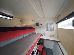 Room - FLOATING LOFT IN THE MARQUISES ISLANDS. ONECAT Catamaran (Nuku Hiva)
