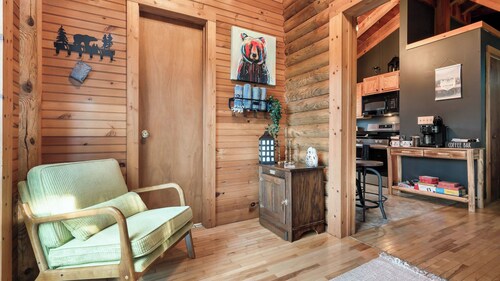 Happy Trails by Avantstay Wraparound Deck + Hot Tub Near Dollywood + Pigeon Forge