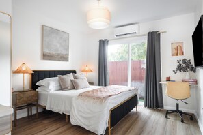Room - Luxe 4BR/3BA • Heated Pool + Gym, 5 Min Downtown (Austin)