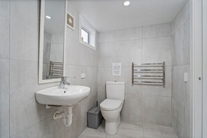 Bathroom - The Happy Local | Epic Coastal Views (Kūaotunu)