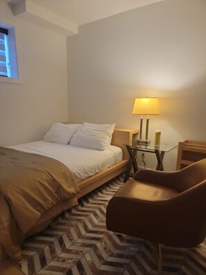 Room - Cozy, clean, tranquil suite in a family friendly safe and quite neighborhood. (St. Albert)