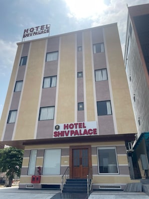A multi-story hotel building with a sign reading 'HOTEL SHIVPALACE' and a staircase leading to the entrance. - Shivpalace Hotel  (Jaipur)
