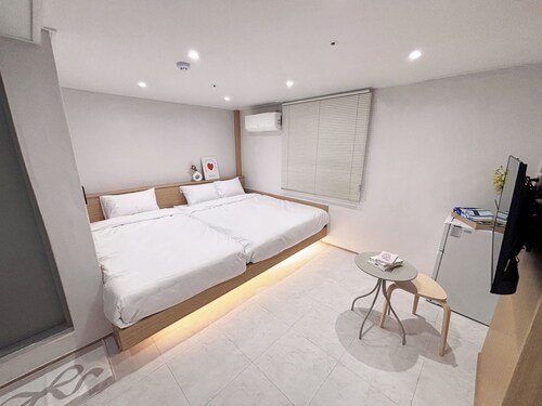Monolith Stay Hotel