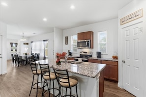 Private kitchen - Spacious Ft Worth House 20 Mins Max to Everything. (Fort Worth)