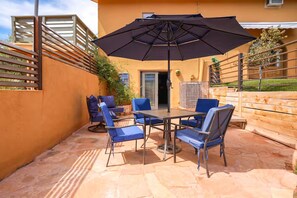 Outdoor dining - Former Sedona Pig Sanctuary - Now Accepting Humans (Sedona)