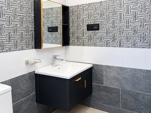 Bathroom - Grand City Luxury Villa Negombo  (Negombo)