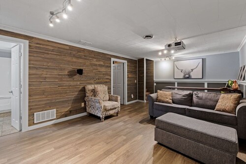 Family Friendly Michigan Home | Near Parks & Pools