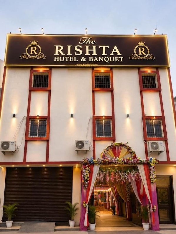 Exterior detail - The RISHTA Hotel and Banquet (Patna)