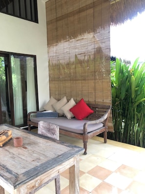 Outdoor dining - Adorable Villa in great Seminyak Location near beach (Badung)