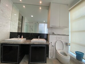 Bathroom - Stylish KLCC Apartment with Stunning City Views (Kuala Lumpur)