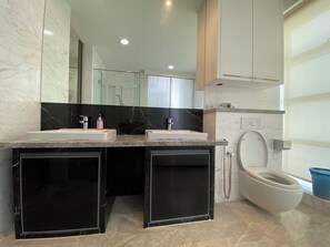 Bathroom - Stylish KLCC Apartment with Stunning City Views (Kuala Lumpur)
