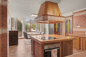 Private kitchen - Villa 'Aranda' with Mountain View, Wi-Fi and Air Conditioning (Alhaurín de la Torre)